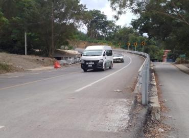 Choferes ponen en riesgo a pasajeros 