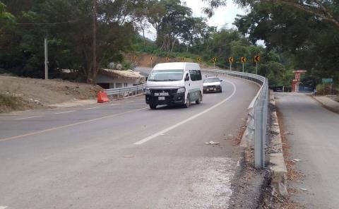 Choferes ponen en riesgo a pasajeros 
