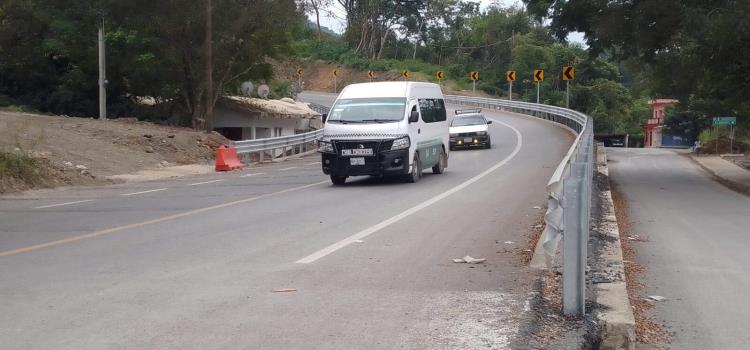 Choferes ponen en riesgo a pasajeros 