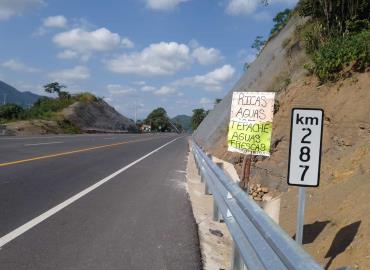 Más puestos de venta se colocan a las orillas de la supercarretera