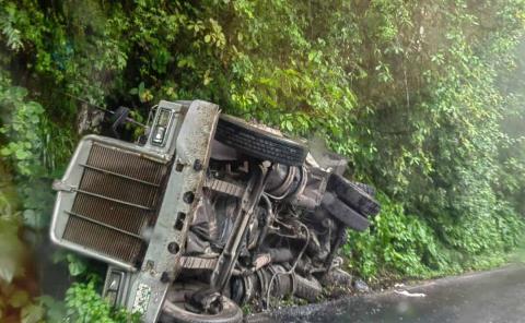 Exceso de velocidad causa de múltiples percances en la sierra
