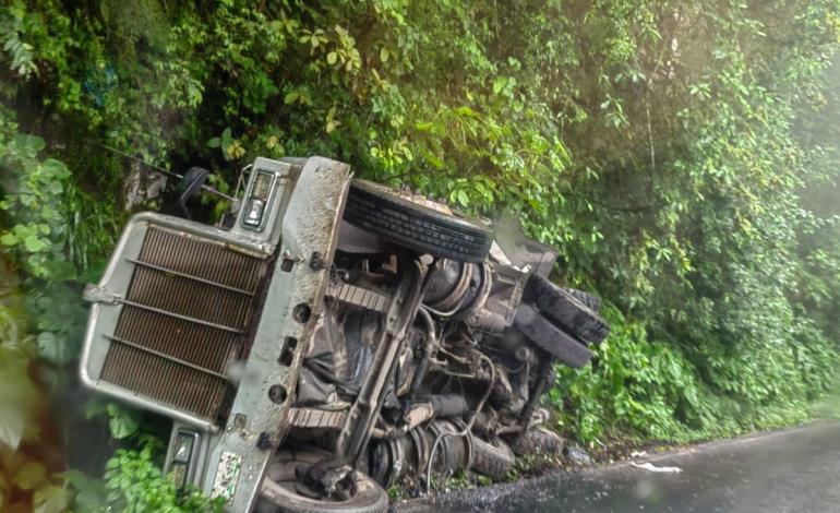 Exceso de velocidad causa de múltiples percances en la sierra