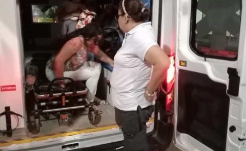 Mujer desmayada fue trasladada al hospital