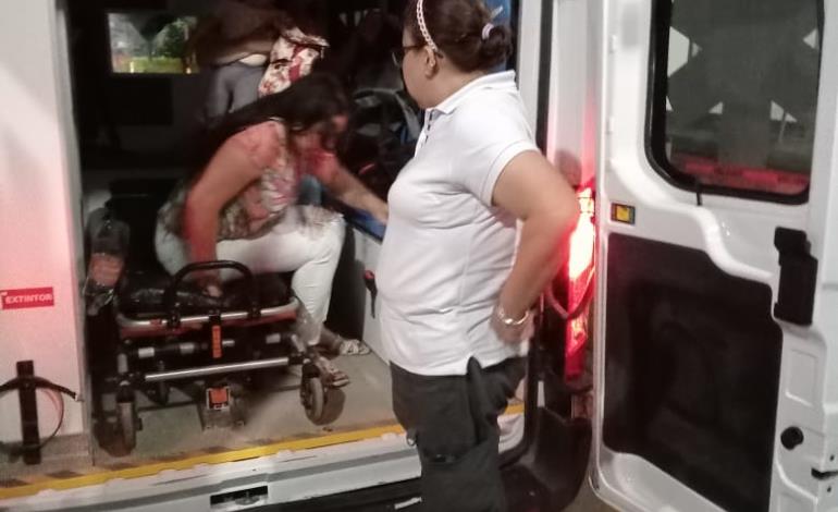 Mujer desmayada fue trasladada al hospital