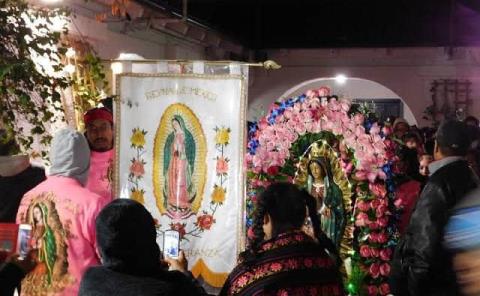 Buenas ventas con la novena de la Virgen 
