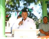 Arnulfo Urbiola participó en acto cívico y desfile en Puente del Carmen