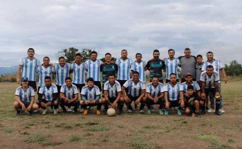 Los Compadres encaminados al campeonato
