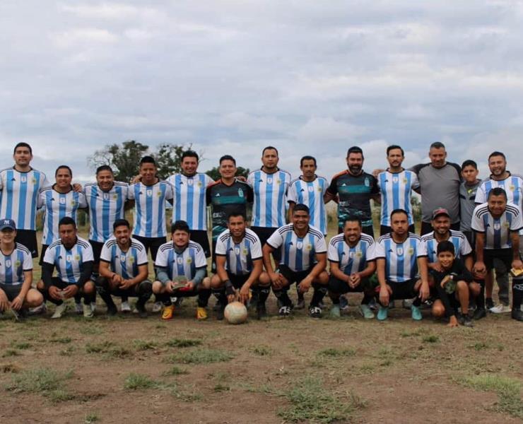 Los Compadres encaminados al campeonato
