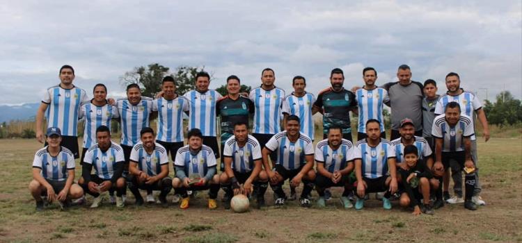 Los Compadres encaminados al campeonato