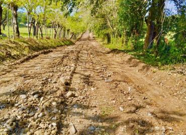 Inician trabajos de rehabilitación de camino vecinal