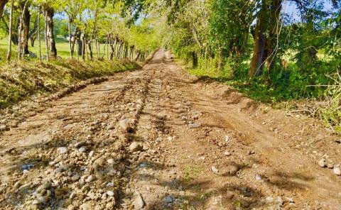 Inician trabajos de rehabilitación de camino vecinal