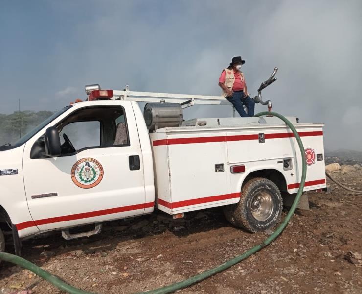 Sin cesar, aún incendio en el basurero