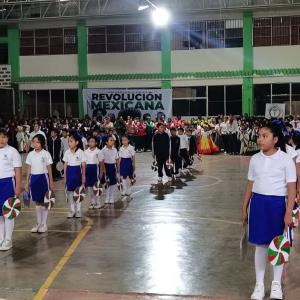 21 escuelas participaron en desfile conmemorativo a la Revolución Mexicana