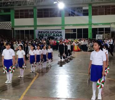 21 escuelas participaron en desfile conmemorativo a la Revolución Mexicana