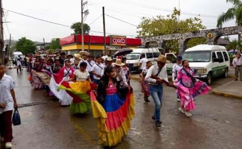 Santiago Rodríguez encabezó magno desfile revolucionario