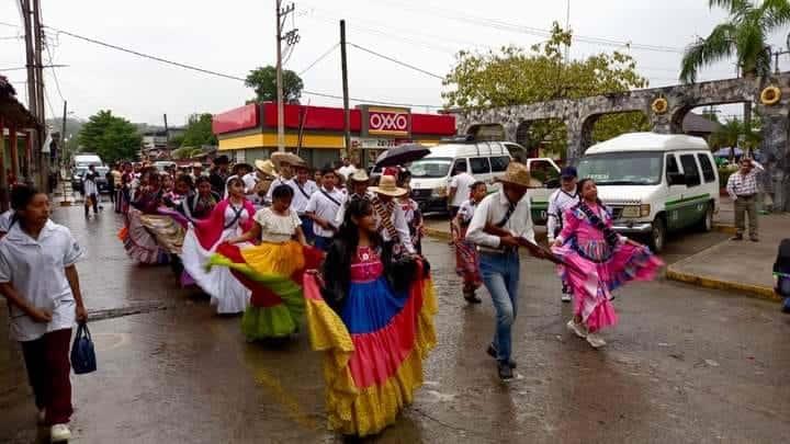 Santiago Rodríguez encabezó magno desfile revolucionario