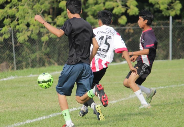 Deportivo Sol brilló en futbol Juvenil A ganó a Galácticos