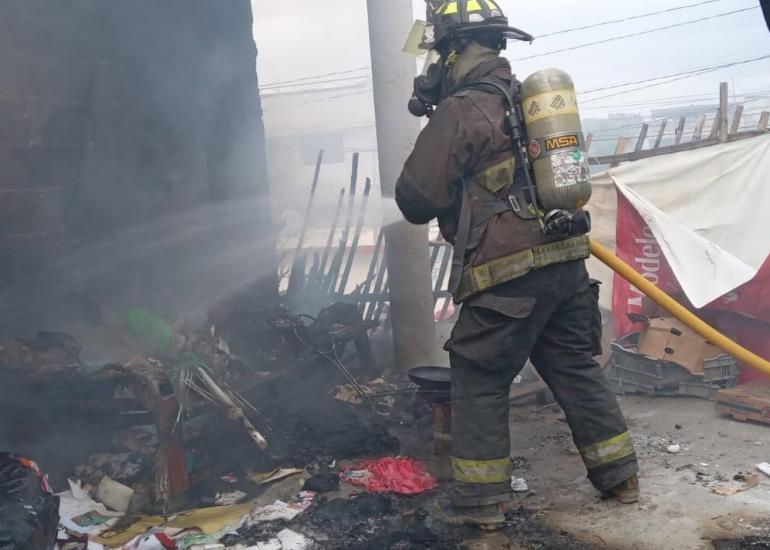 ARDIÓ UNA VIVIENDA 
