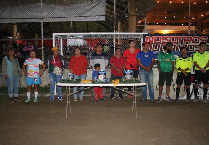 Selló torneo de mujeres en FSF con entrega de premios