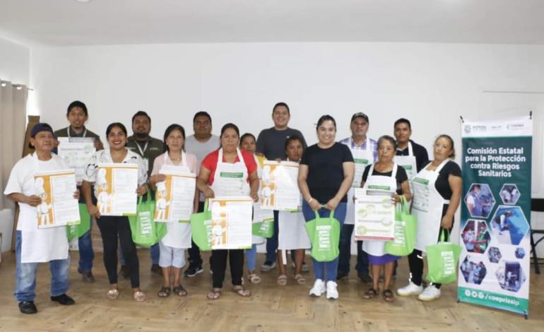 Capacitan a comerciantes en manejo de alimentos 