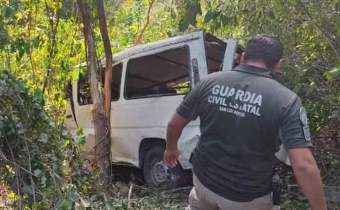 15 heridos dejó accidente de Urvan que se fue al barranco