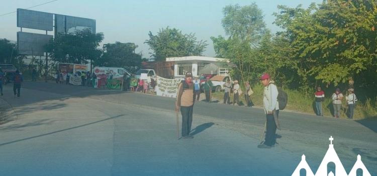 Integrantes de FDOMEZ bloquearon la carretera