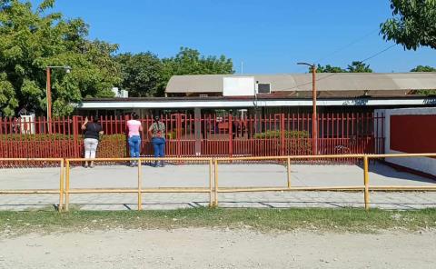 Hombre armado en secundaria             
