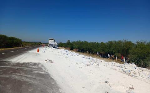 Volcó remolque en la Supercarretera 
