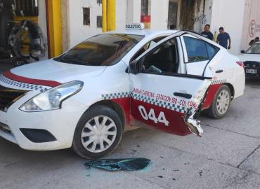 TAXI IMPACTADO POR UN AUTOBÚS    