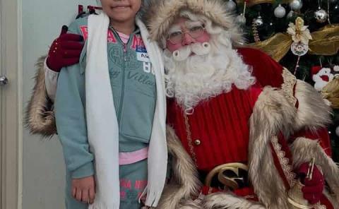 Niños con cáncer recibieron a "Santa"
