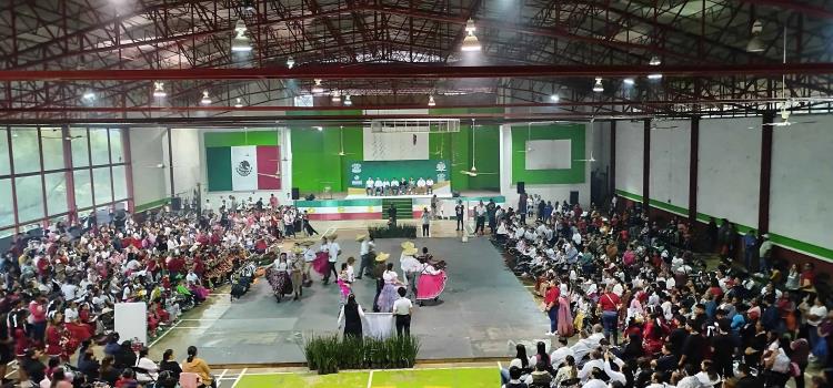 Participaron escuelas en desfile de la "Revolución" 