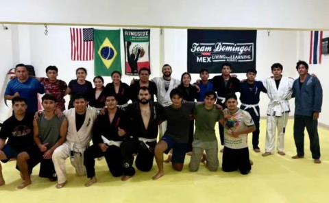 Continúan mejorando en la técnica jiu-jitsu 
