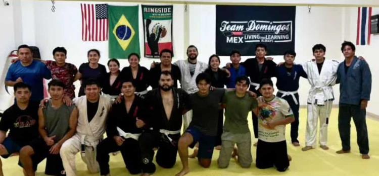 Continúan mejorando en la técnica jiu-jitsu 