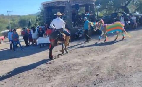 Mesa del Salto tuvo carrera de burros
