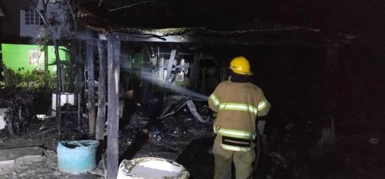 Casa arrasada por un incendio            