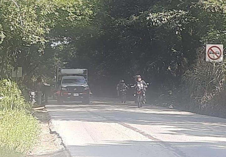 Derraparon motociclistas en Zacatipán por diésel sobre la vía