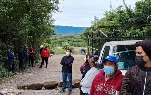 Vecinos solicitan extinguir fuego en el relleno sanitario