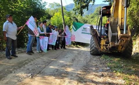 Arranca pavimentación en Texquitote Segundo