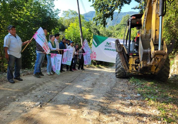 Arranca pavimentación en Texquitote Segundo