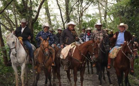 Alcalde de San Felipe participó en cabalgata 
