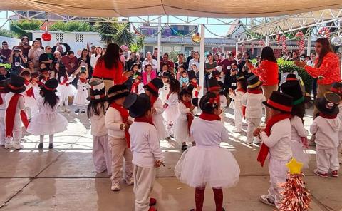 Niños disfrutaron las posadas tradicionales
