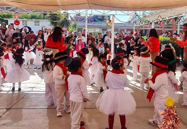 Niños disfrutaron las posadas tradicionales