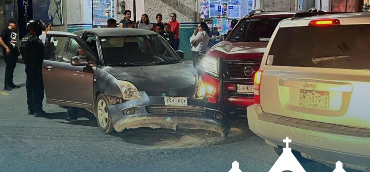 Automóvil chocó contra camioneta