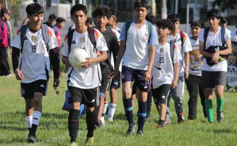 Los Galácticos cierran año con triunfo en fut juvenil A
