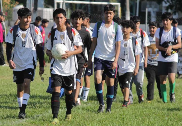 Los Galácticos cierran año con triunfo en fut juvenil A