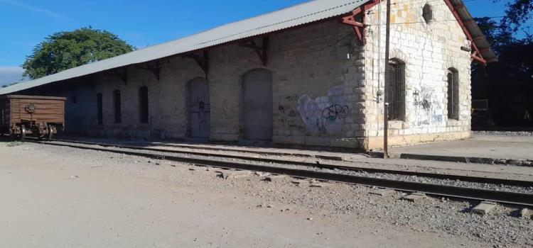 Invaden vándalos  estación del tren