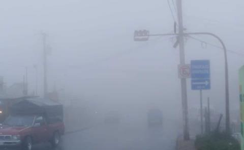 Piden tener precaución por neblina y carreteras resbalosas
