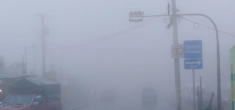 Piden tener precaución por neblina y carreteras resbalosas