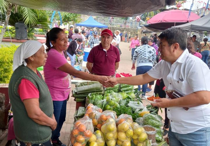 Tianguis Campesino Sembrando Vida en Tampacán