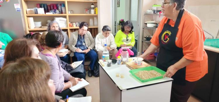 Clase de cocina tuvieron abuelitos 